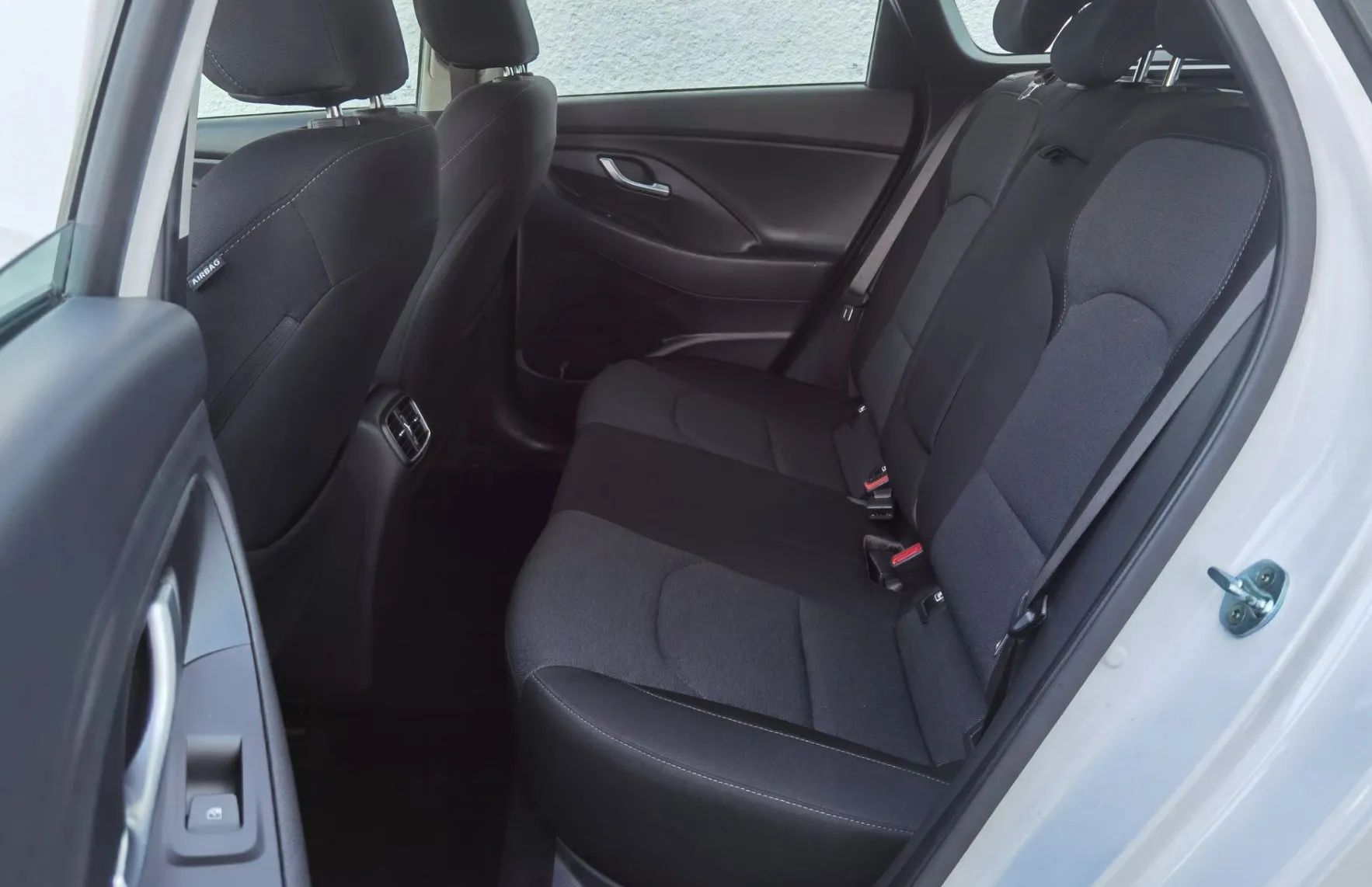 Zunanja slika - Hyundai i30 Wagon - 1.6CRDI Premium LED•LANE•NAVI•KEYLESS•KAMERA•16C• - 7
