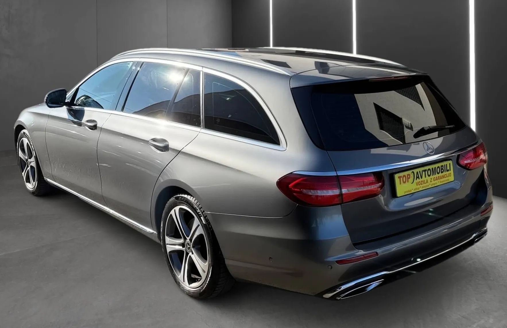 Zunanja slika - Mercedes-Benz E-Razred - E 350d FULL LED NAVI TEMP 360°KAM PDC GR.SEDEŽEV . - 5