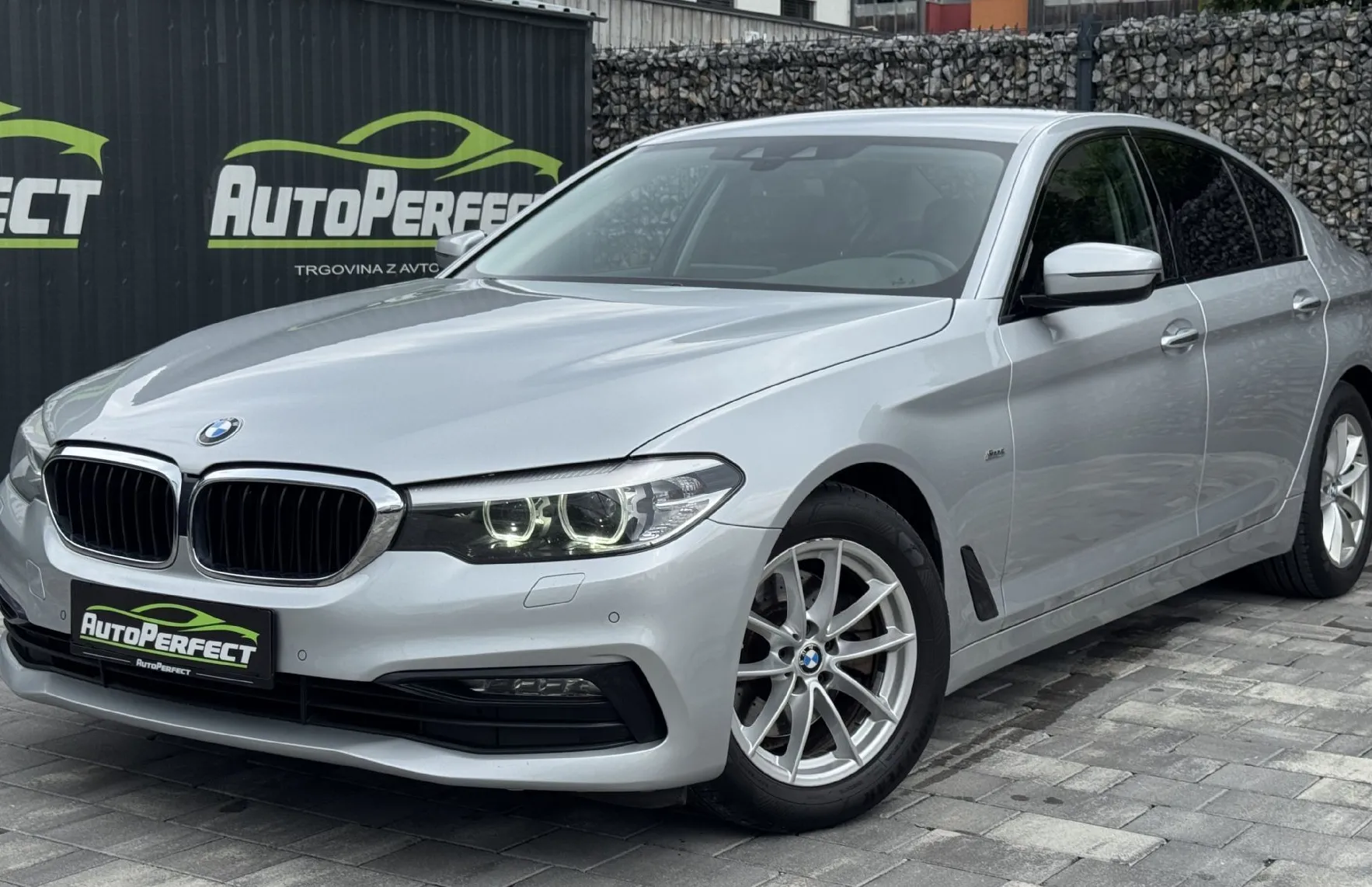 Zunanja slika - BMW Serija 5 - : 520d Aut. Sport Line |Kam||Gr.Sed.|Navi|Ambi... - 3