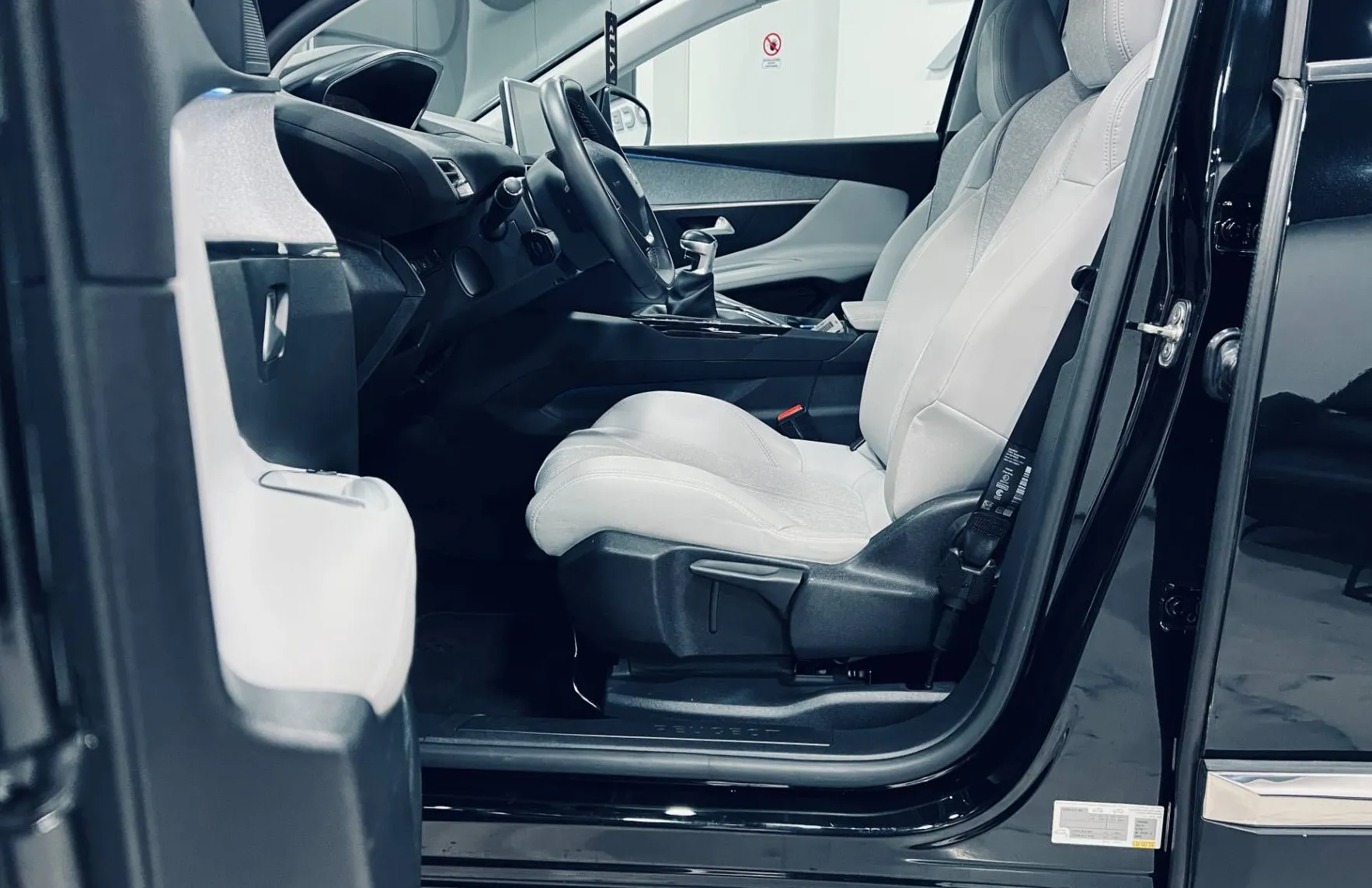Zunanja slika - Peugeot 3008 - 1.2 PureTech -Z 15  LEASING TUDI ZA BREZPOSELNE - 17