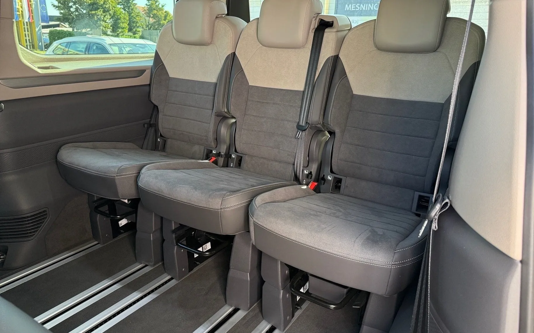 Notranja slika - Volkswagen Multivan - T7 2.0 TDI L2 Edition DSG | 8 sedežev - 12