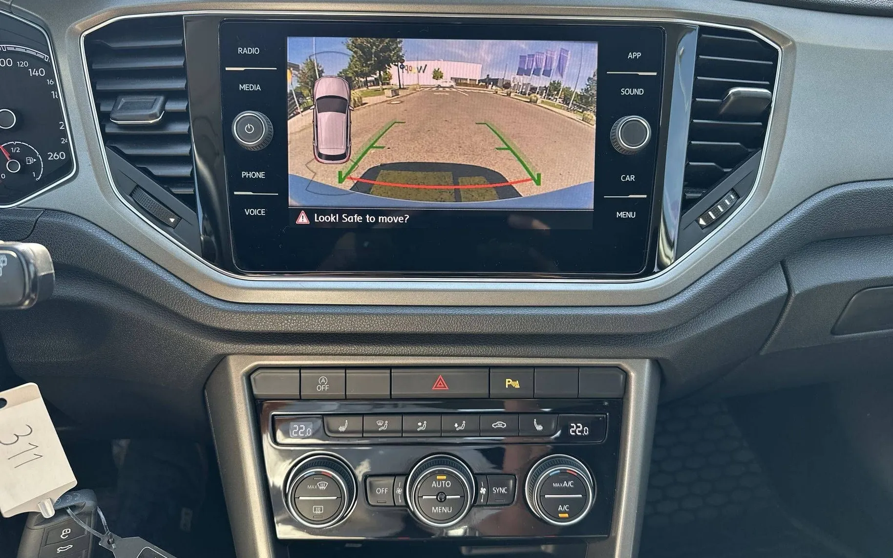 Notranja slika - Volkswagen T-Roc - 1.5 TSI BMT Style DSG - 17