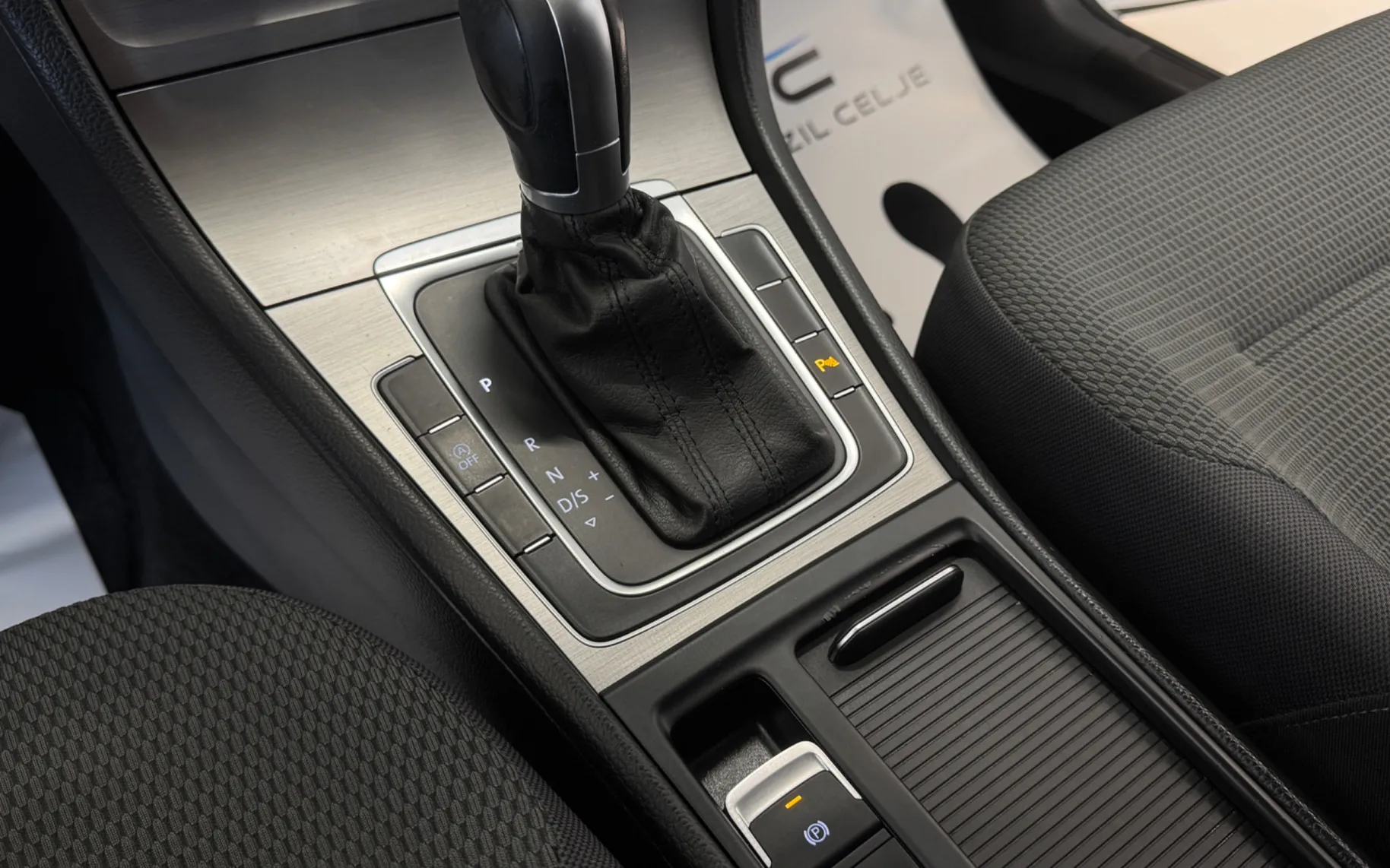 Zunanja slika - Volkswagen Golf - 1.6TDI-DSG-2X-PDC-DIGI-KLIMA-TEMPOMAT-GRET-SED-17C - 20