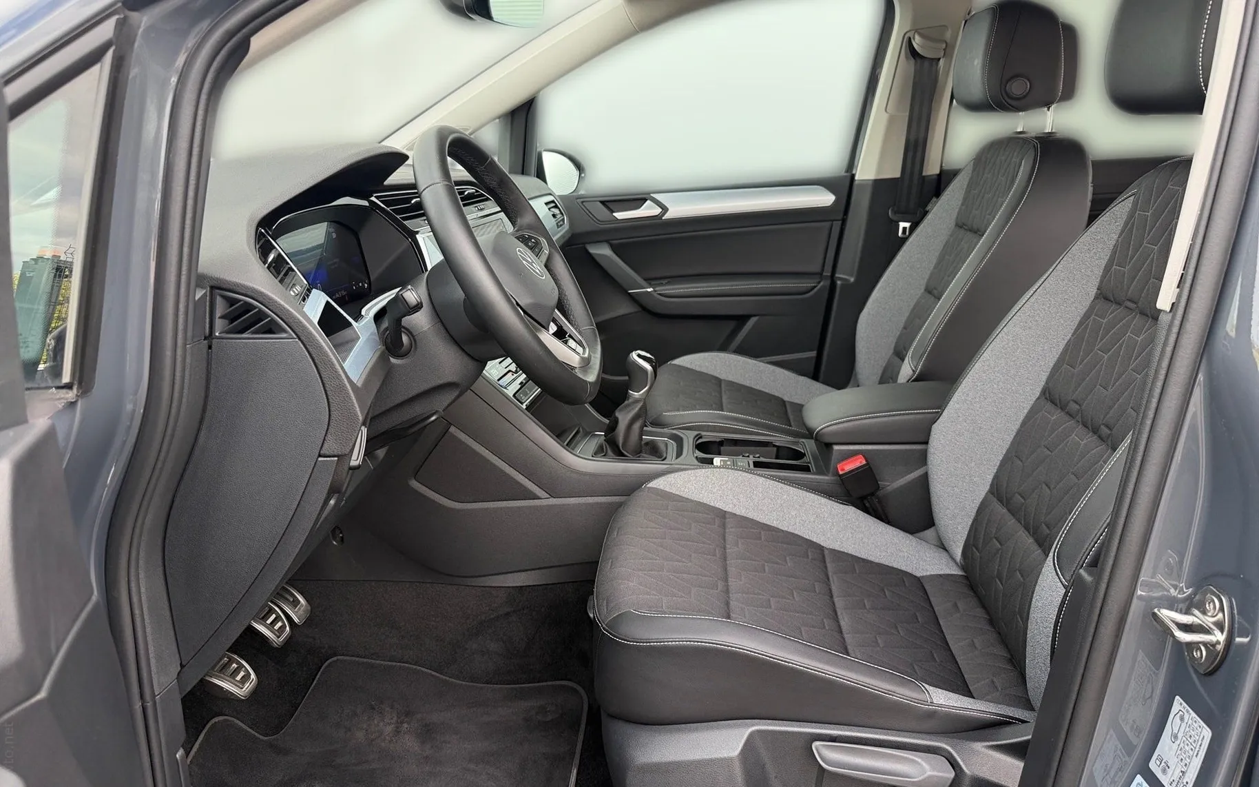 Notranja slika - Volkswagen Touran - 1.5 TSI Family-ACC-Mrtvi kot-Virtual-4x ogr.sedeži - 7