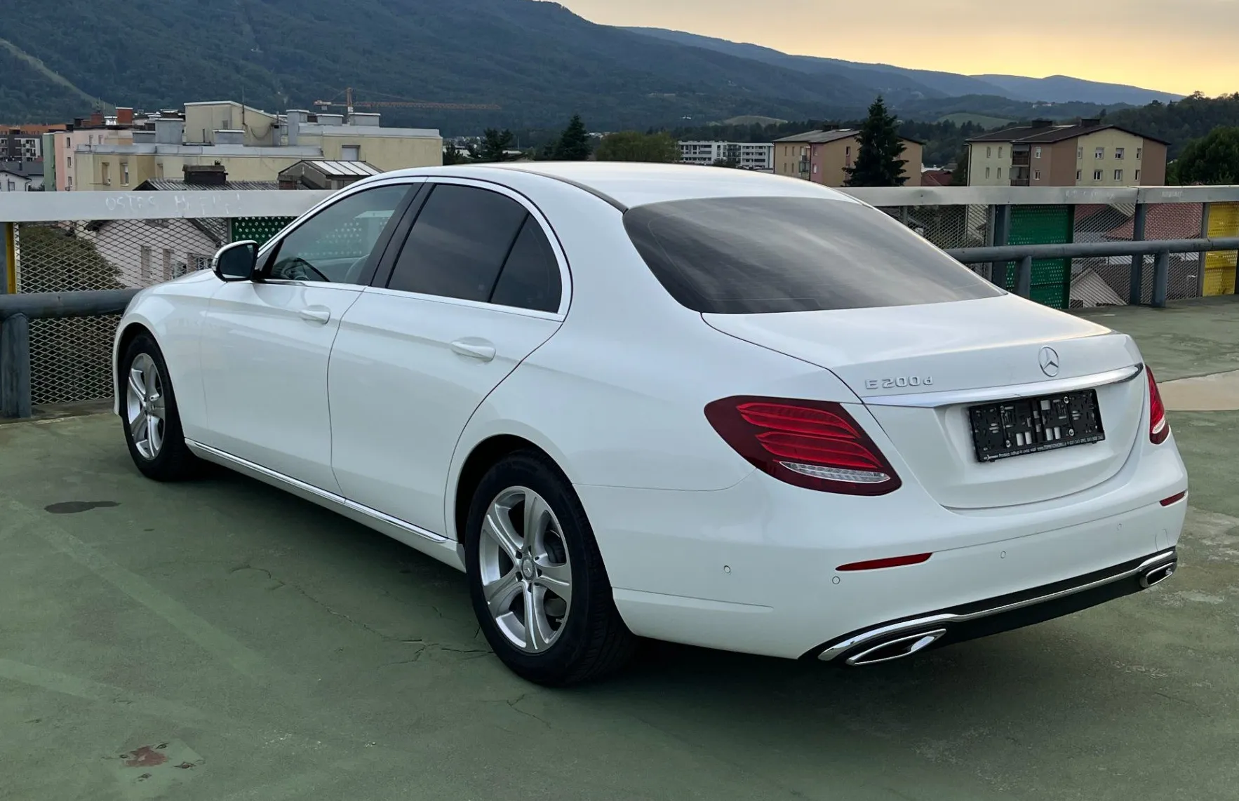 Zunanja slika - Mercedes-Benz E-Razred - E 200 d Avantgarde Avt. LED.VZR. KAM.2XPDC.NAVI - 5