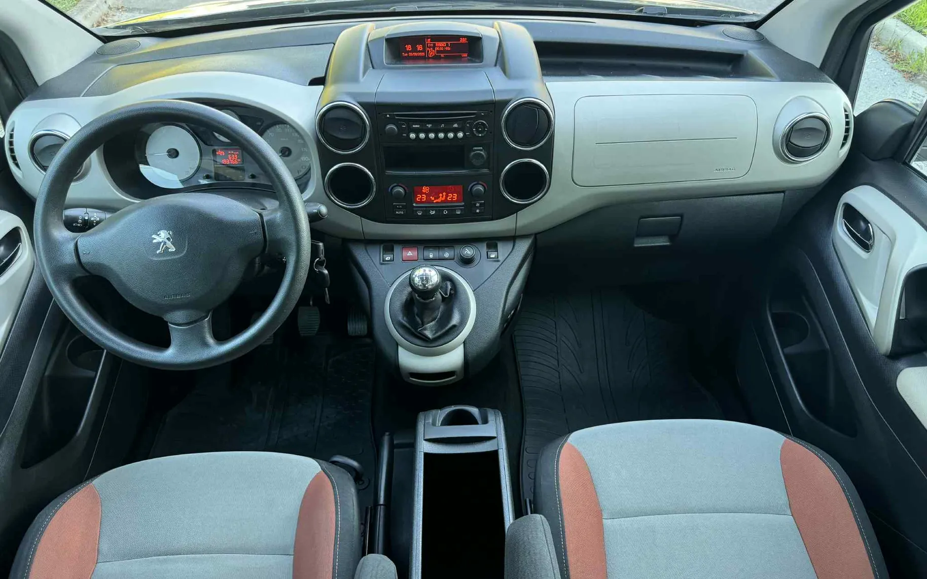 Notranja slika - Peugeot Partner - 1,6 HDi Base L2 - 15