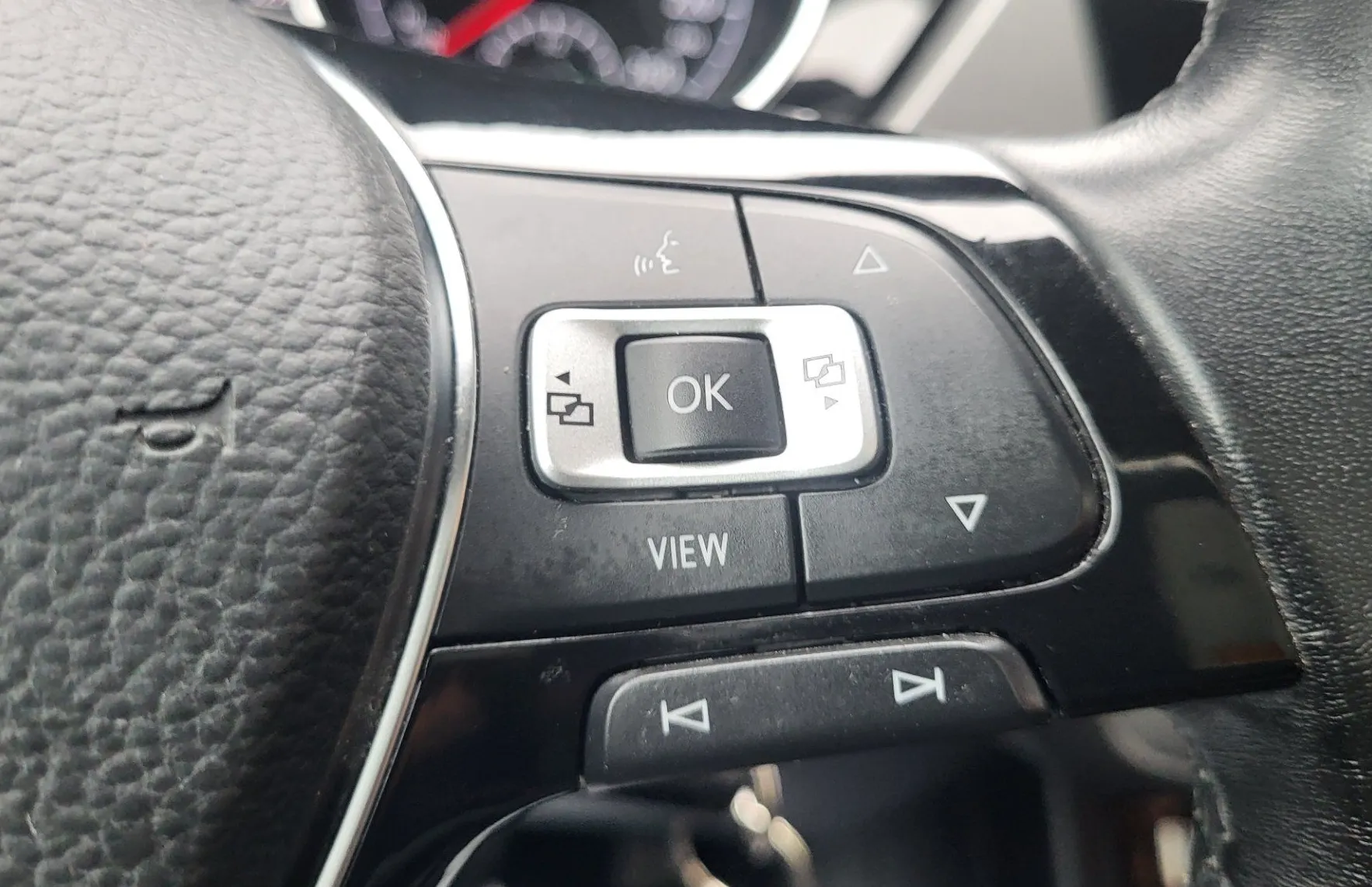Zunanja slika - Volkswagen Touran - 2.0 TDI DSG 7 sedežni-acc-pdc-alu-radar - 11