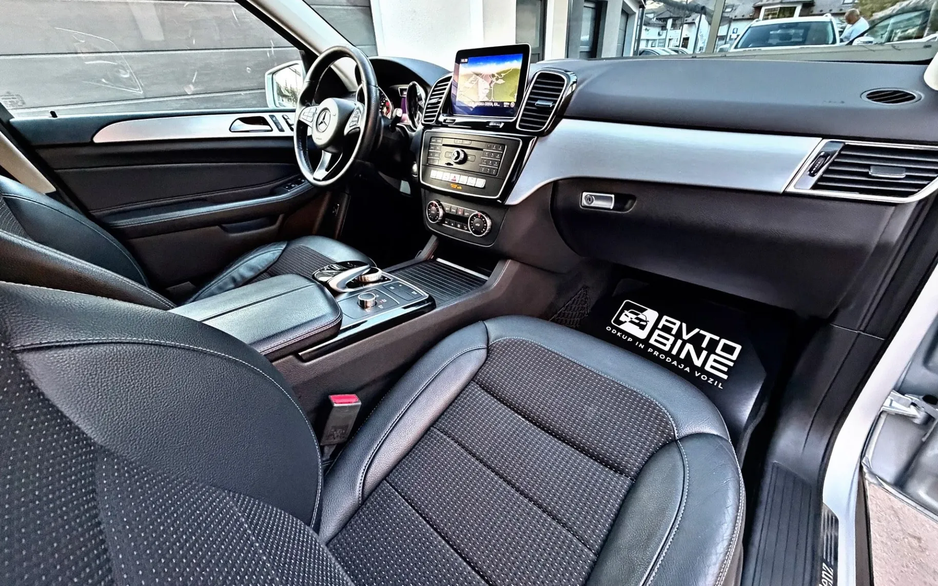 Notranja slika - Mercedes-Benz GLE-Razred - GLE 250 d 4MATIC Avt.•360•LED•NAVI•9G•KOT NOV.. - 11