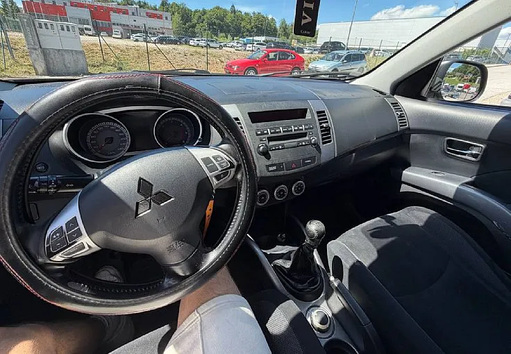 Zunanja slika - Mitsubishi Outlander - 2.0 DID Intense 4WD ZELO LEP - 9