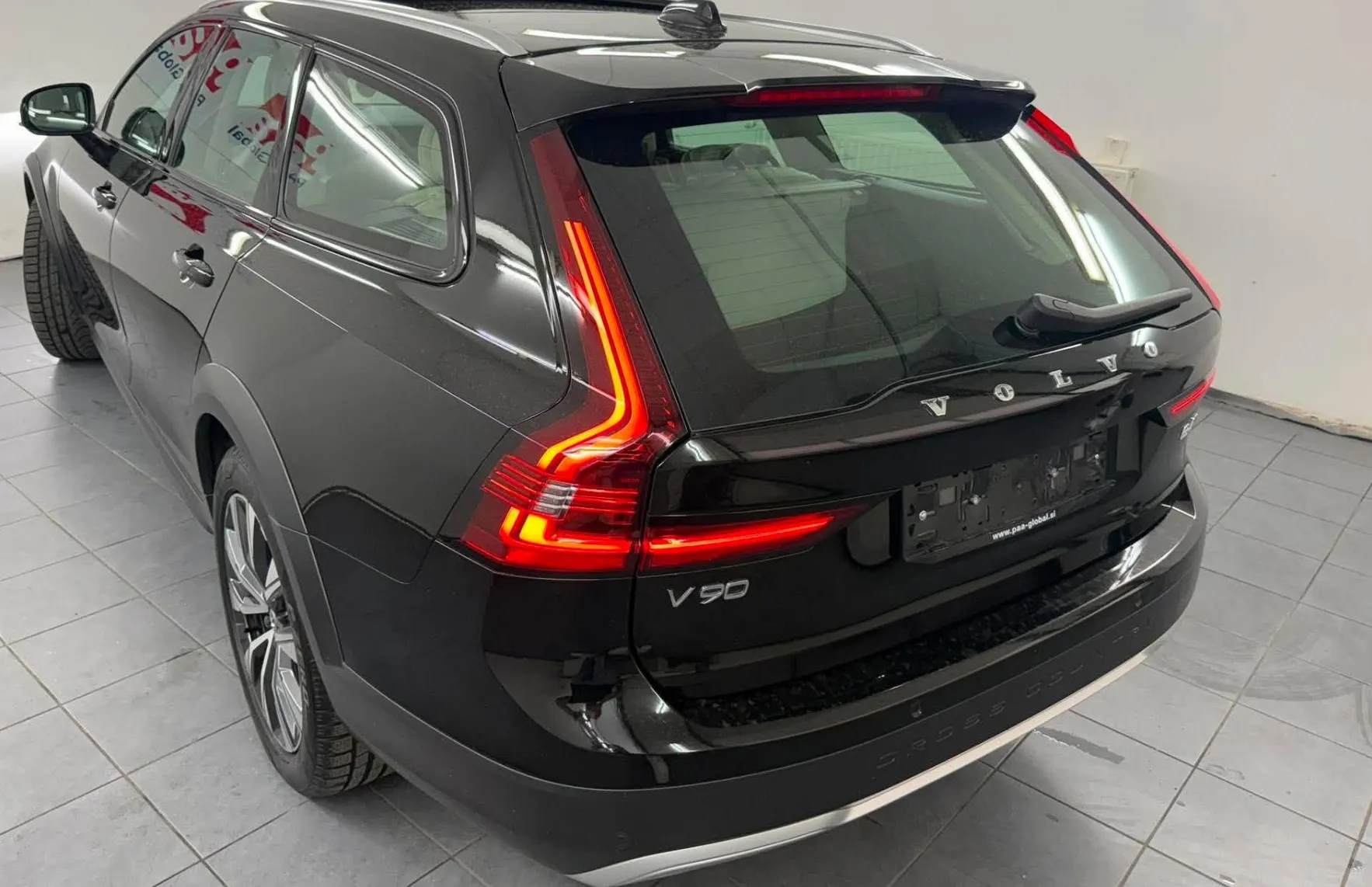 Zunanja slika - Volvo V90 Cross Country - 2.0 DIZEL 145 KW.PANORAMA.KAMERA.LED.ACC.USNJE. - 4