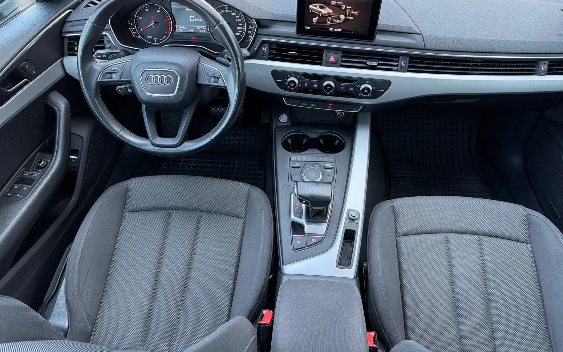 Notranja slika - Audi A4 - 2.0 TDI  Basis  S tronic-LED-Tempomat-Prime paket. - 10