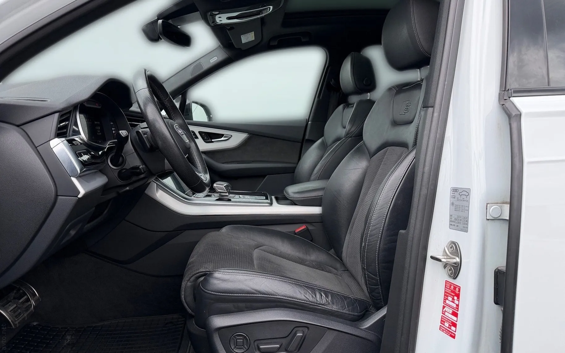 Notranja slika - Audi SQ7 - TFSI quattro Tiptronic-SLO-Panorama-HD Matrix-B O. - 7