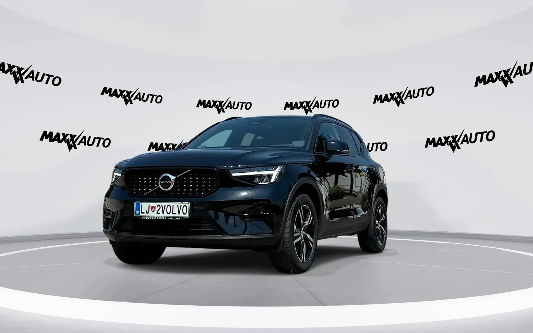 Zunanja slika - Volvo XC40 - B3 P Plus Dark Avt. - 1