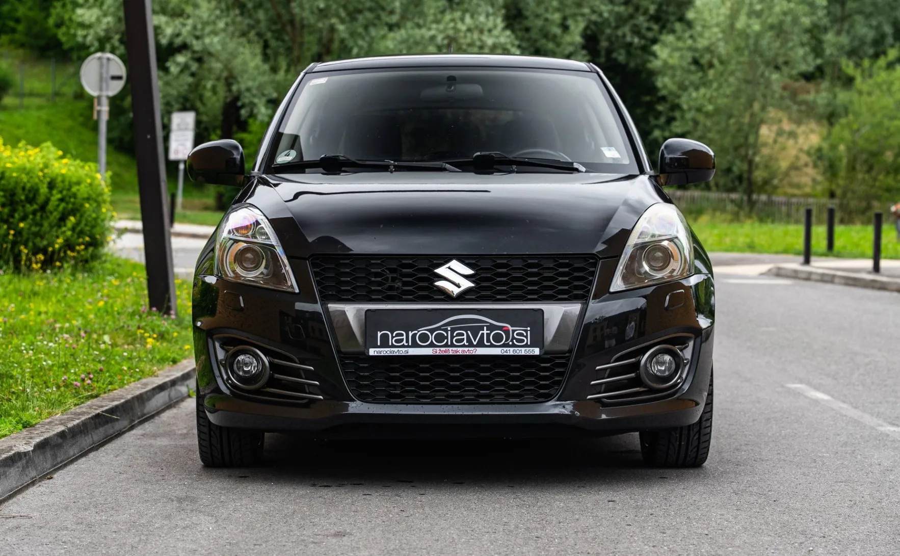 Zunanja slika - Suzuki Swift - 1.6 Sport - Xenon - Ogrevanje sedežev - Keyless - 2