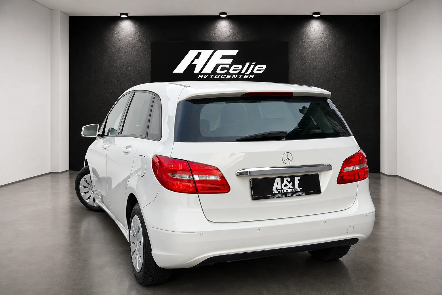 Notranja slika - Mercedes-Benz B-Razred - 180 CDI-2 LASTNIK-LIZING ZA TUJCE-PDC-TEMPOMAT-... - 7