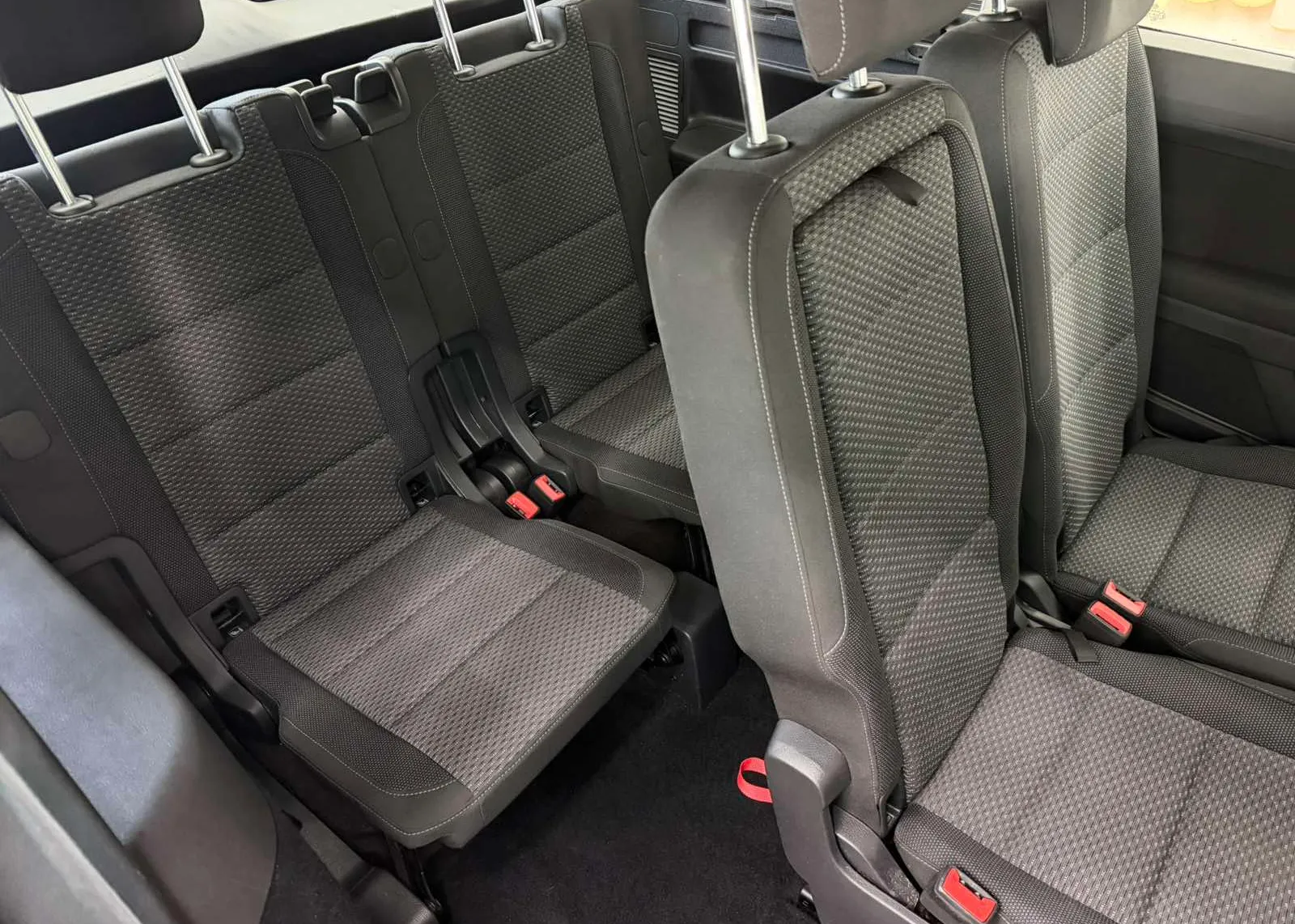 Zunanja slika - Volkswagen Touran - 2,0 TDI BMT Family DSG - 7