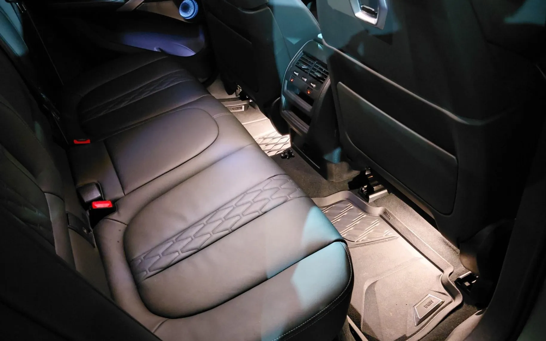 Notranja slika - BMW serija X6: - xDrive30d Avt.SAMO 24745 KM-M PAKET-ODLIČEN - 8