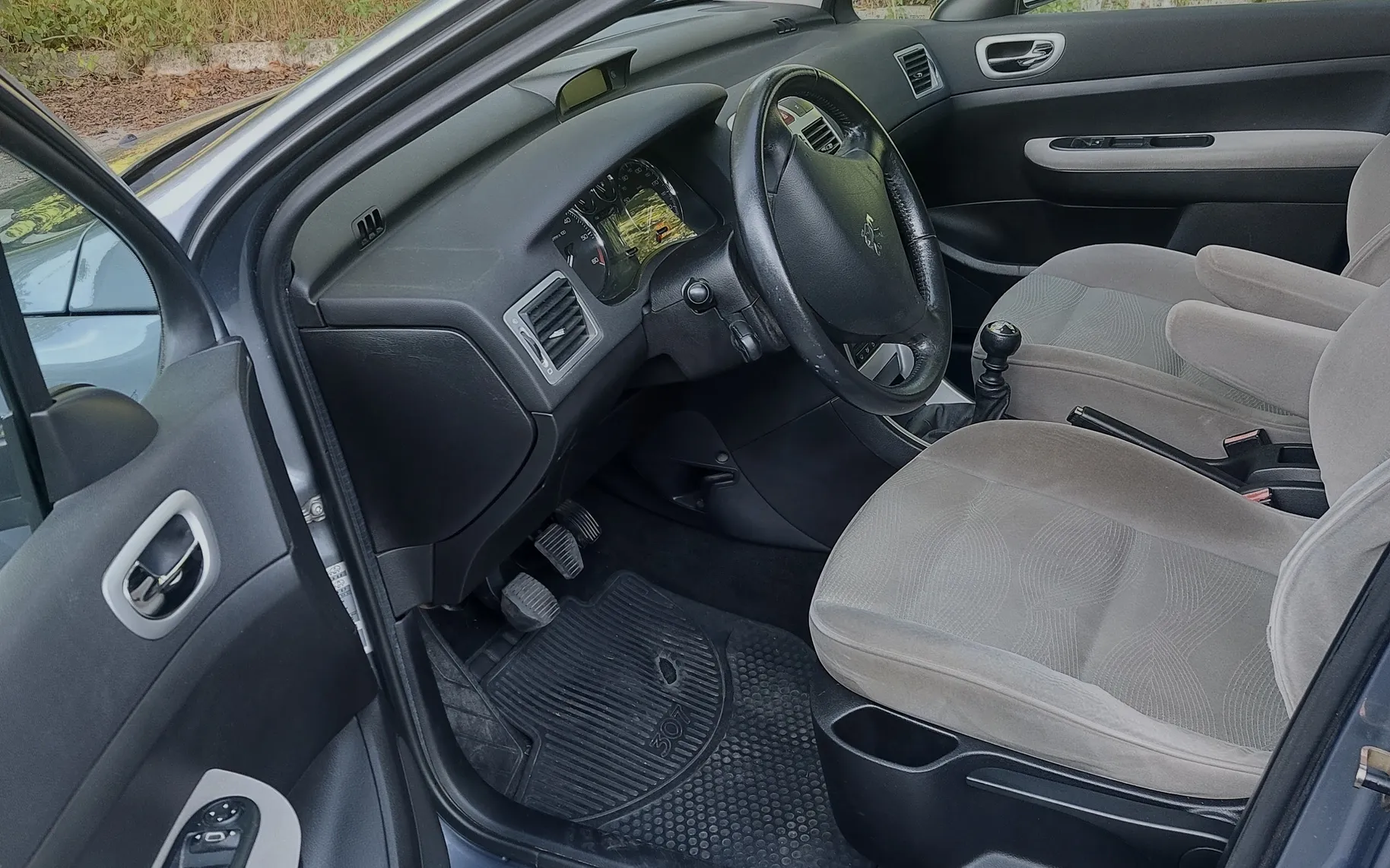 Notranja slika - Peugeot 307 - SW Pack 2,0 16V HDi FAP - 7