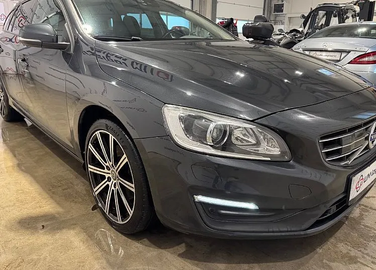 Zunanja slika - Volvo V60 - D3 Momentum-XENON-PDC-NAVI - 3