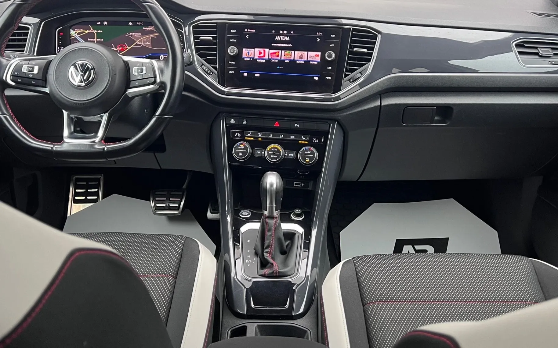 Notranja slika - Volkswagen T-Roc - 1.5 TSI+SLO+1.LAST+SPORT+VIRTUAL+LED+R.KAMERA - 12