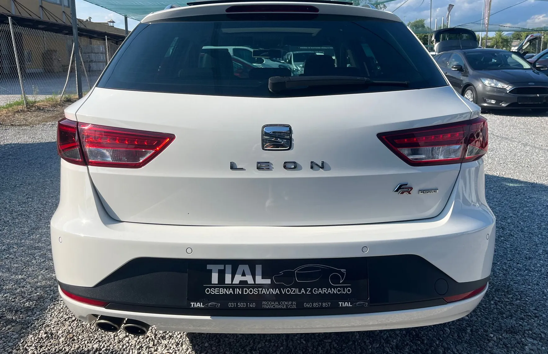 Zunanja slika - Seat Leon - 2.0 TDI 4X4-LED-NAVI-PANO-ALU17-OPR.VELIK SERVIS - 6