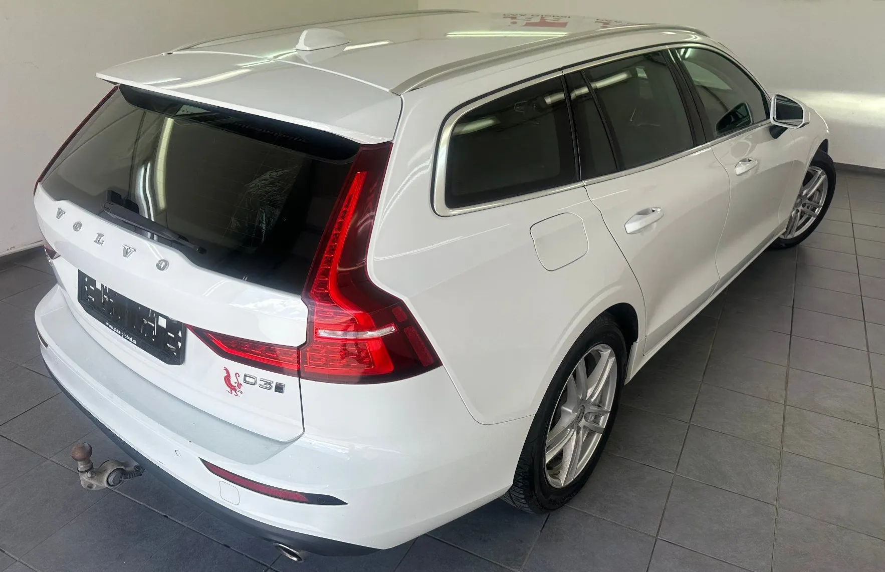 Zunanja slika - Volvo V60 - D3 Momentum Pro Avt+4 ALU.USNJE.NAVI.4X4.TOP - 1