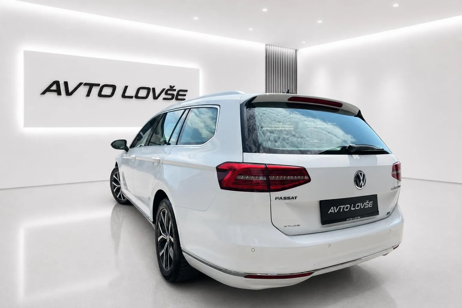 Zunanja slika - Volkswagen Passat Variant - 2.0 TDI BMT Highline-VIRTUAL-LED-ALU-PDC-ODLIČEN - 4