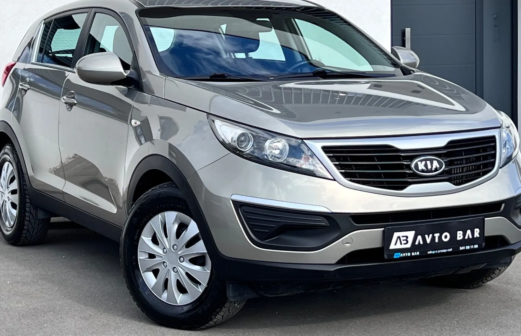 Zunanja slika - KIA Sportage - 1.7 CRDi+SLO - 1