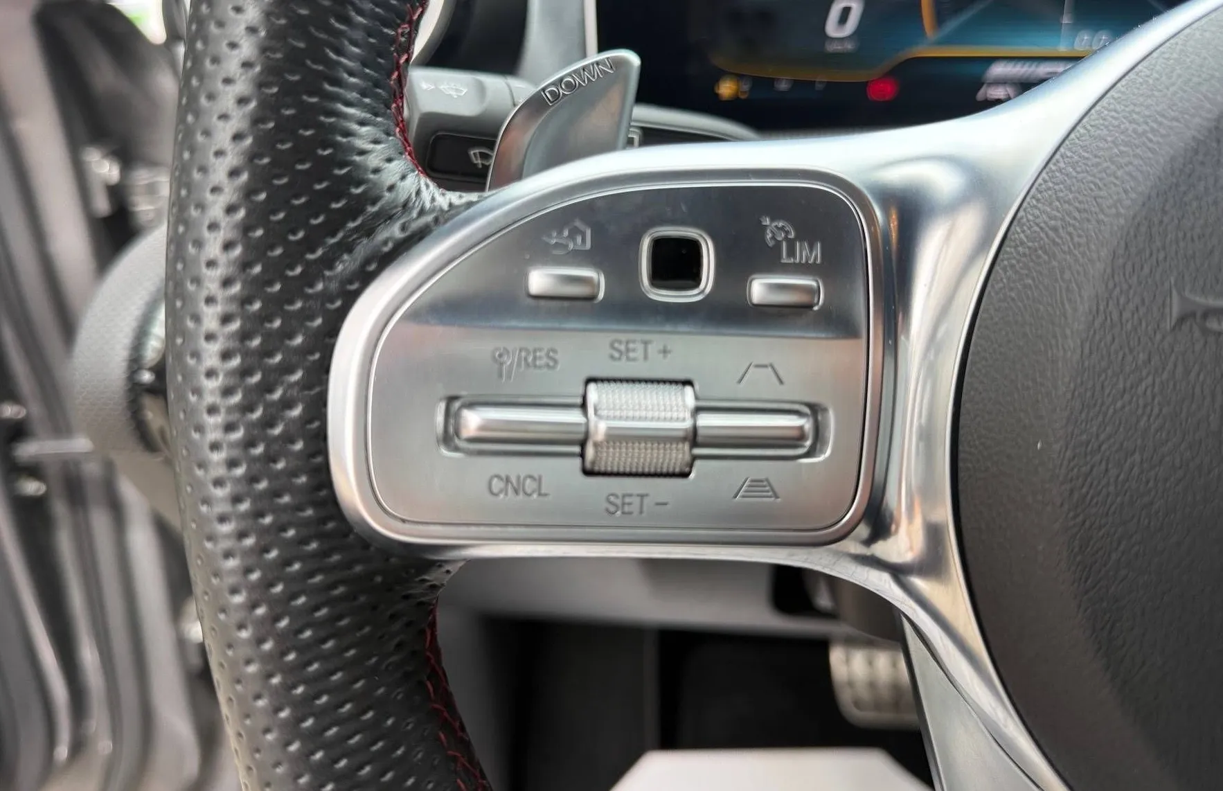 Zunanja slika - Mercedes-Benz A-Razred - 35 AMG 4MATIC + DTC LED KAM NAVI PDC RADAR TOP - 17