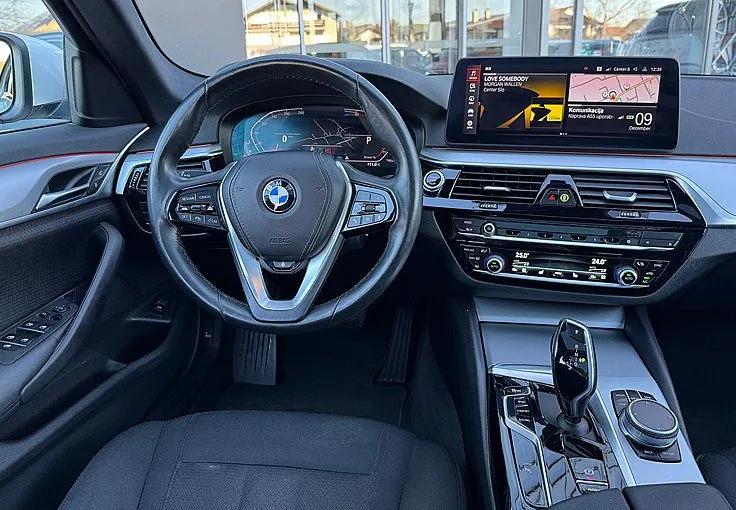 Zunanja slika - BMW Serija 5 - Touring: 520d AT -ACC -PANO -KAMERA -HEAD UP -DISPLAY KE - 6