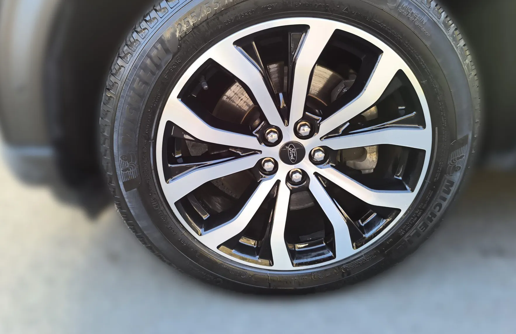 Zunanja slika - Ford Explorer - EV ST-LINE 3.0 EB 363 KM-AWD  PHEV Avt.-SLO-1.LASTNIK - 19