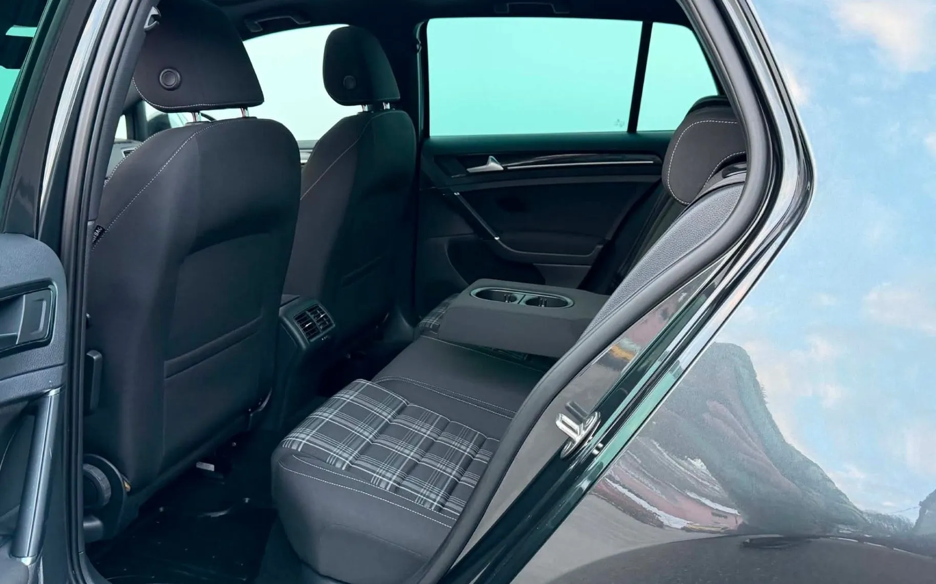 Notranja slika - Volkswagen Golf - 2.0 GTD-DSG-PANORAMA-LIZING ZA TUJCE-NAVI - 12