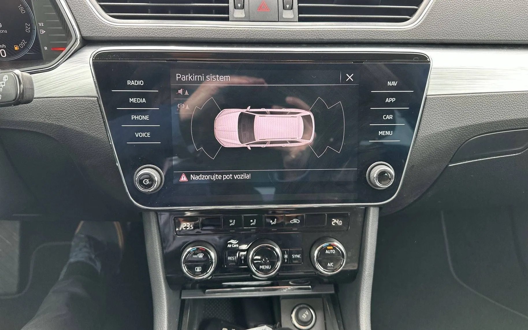 Notranja slika - Škoda Superb - Combi 2.0 TDI Sportline DSG - 17