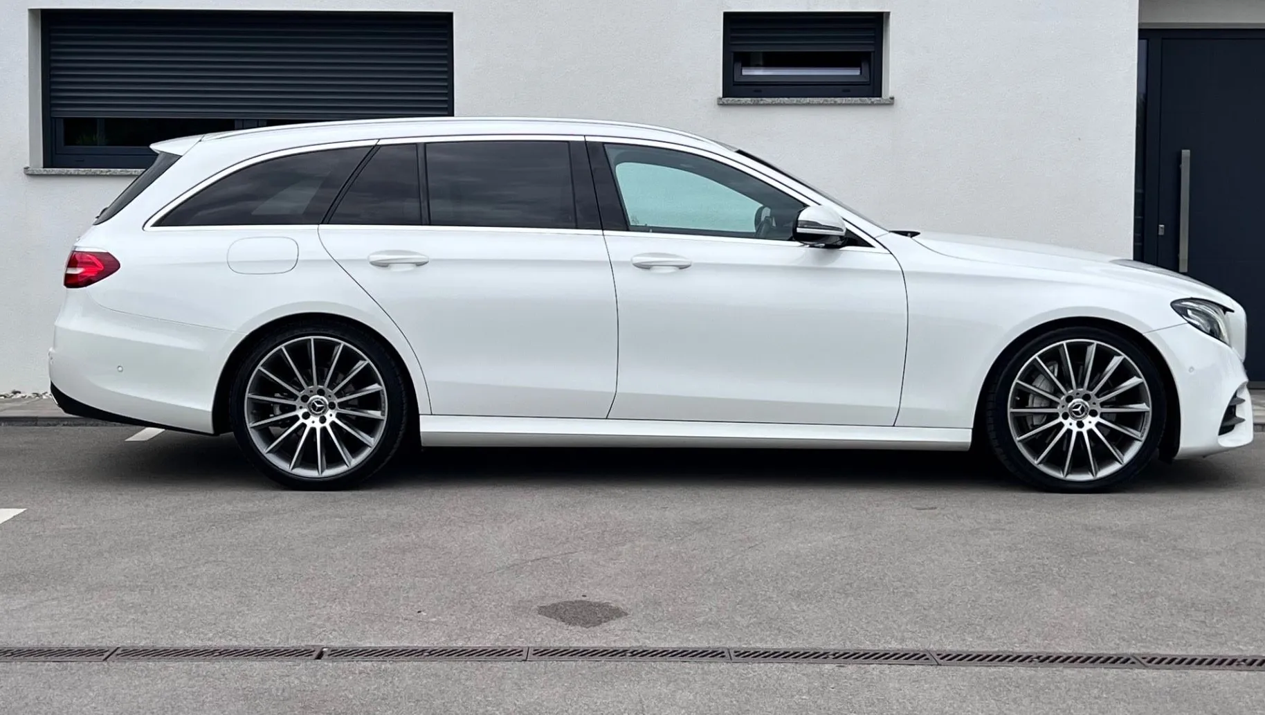 Zunanja slika - Mercedes-Benz E-Razred - 220d+AMG+LED+F1+R.KAMERA+AMBI+ALU 20 - 5