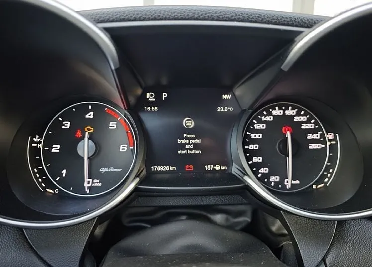 Zunanja slika - Alfa Romeo Giulia - 2.2 AT8 Q4 Veloce - AKT. TEMPOMAT - GRETJE VOLANA - 13
