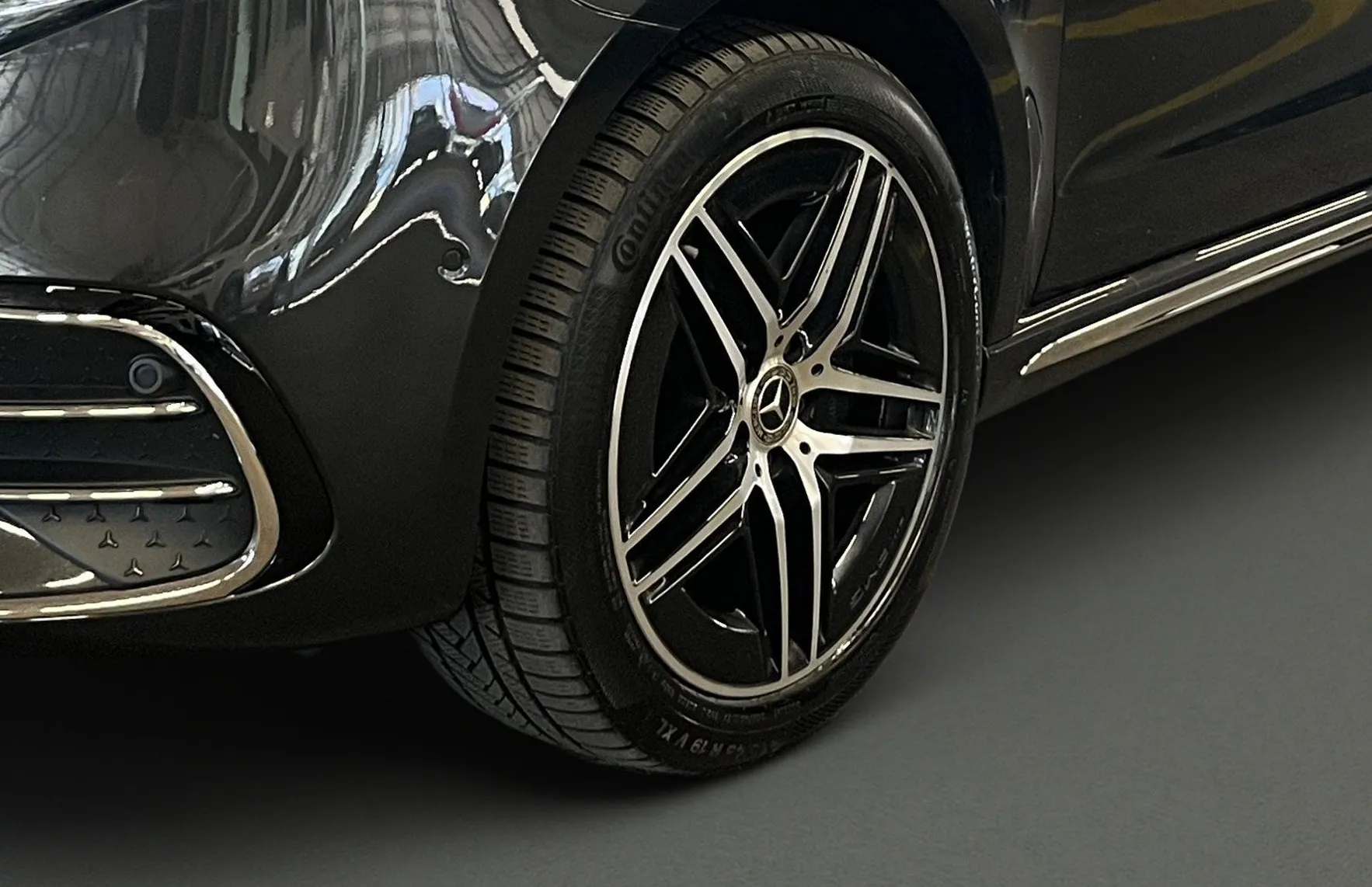 Zunanja slika - Mercedes-Benz V-Razred - V 300 d 4MATIC AMG Line dolgi Avt. - 6