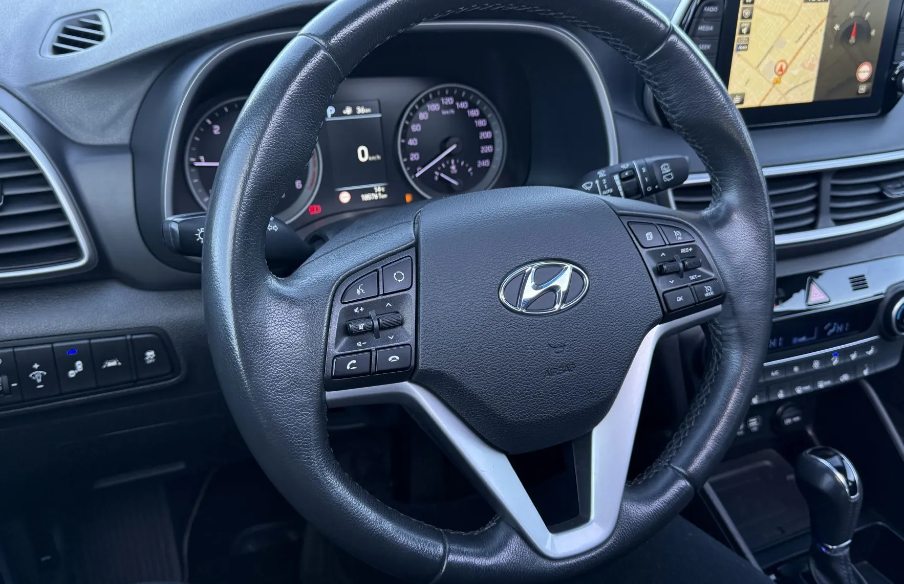 Zunanja slika - Hyundai Tucson - 1.6CRDI Premium Panorama-LED-Mkot-GrSed-NAV-Tem-DE - 10