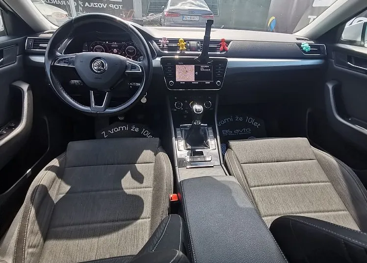 Zunanja slika - Škoda Superb - 2.0 TDI Style Combi110 kW XENON-ALU19-NAVI-VIRTUAL - 11