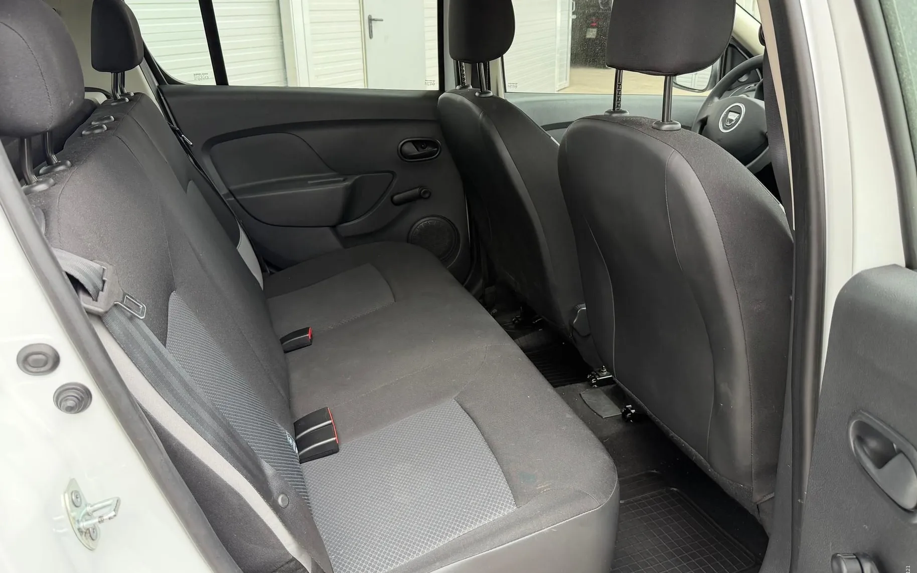 Notranja slika - Dacia Sandero - 1.2 16V-90.000KM-SLO-KLIMA-SERVO VOLAN-TRAJNIK - 9