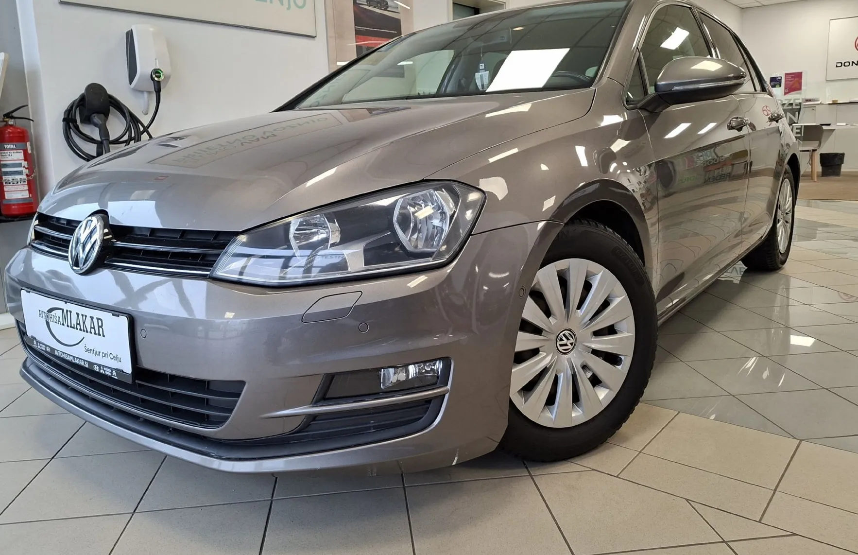Zunanja slika - Volkswagen Golf - 1.2 TSI Highline-ODLIČEN- - 2