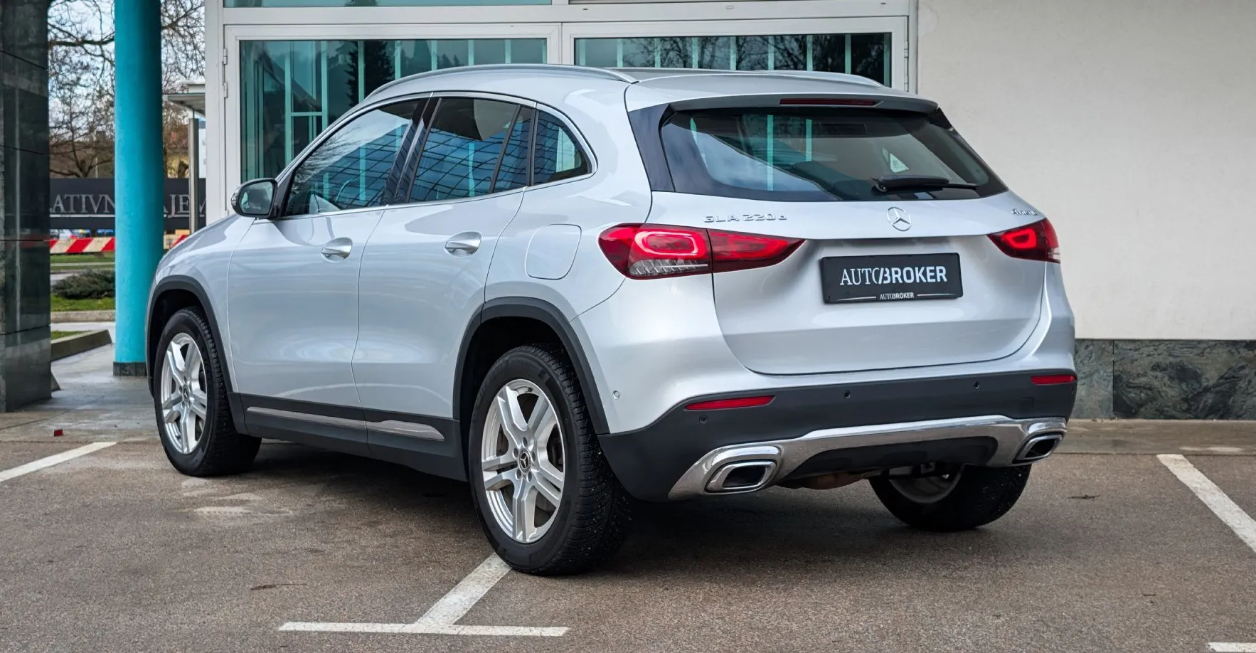 Zunanja slika - Mercedes-Benz GLA-Razred - GLA 220d 4M LED Ambient. Kamera Aktiv. tempomat - 6