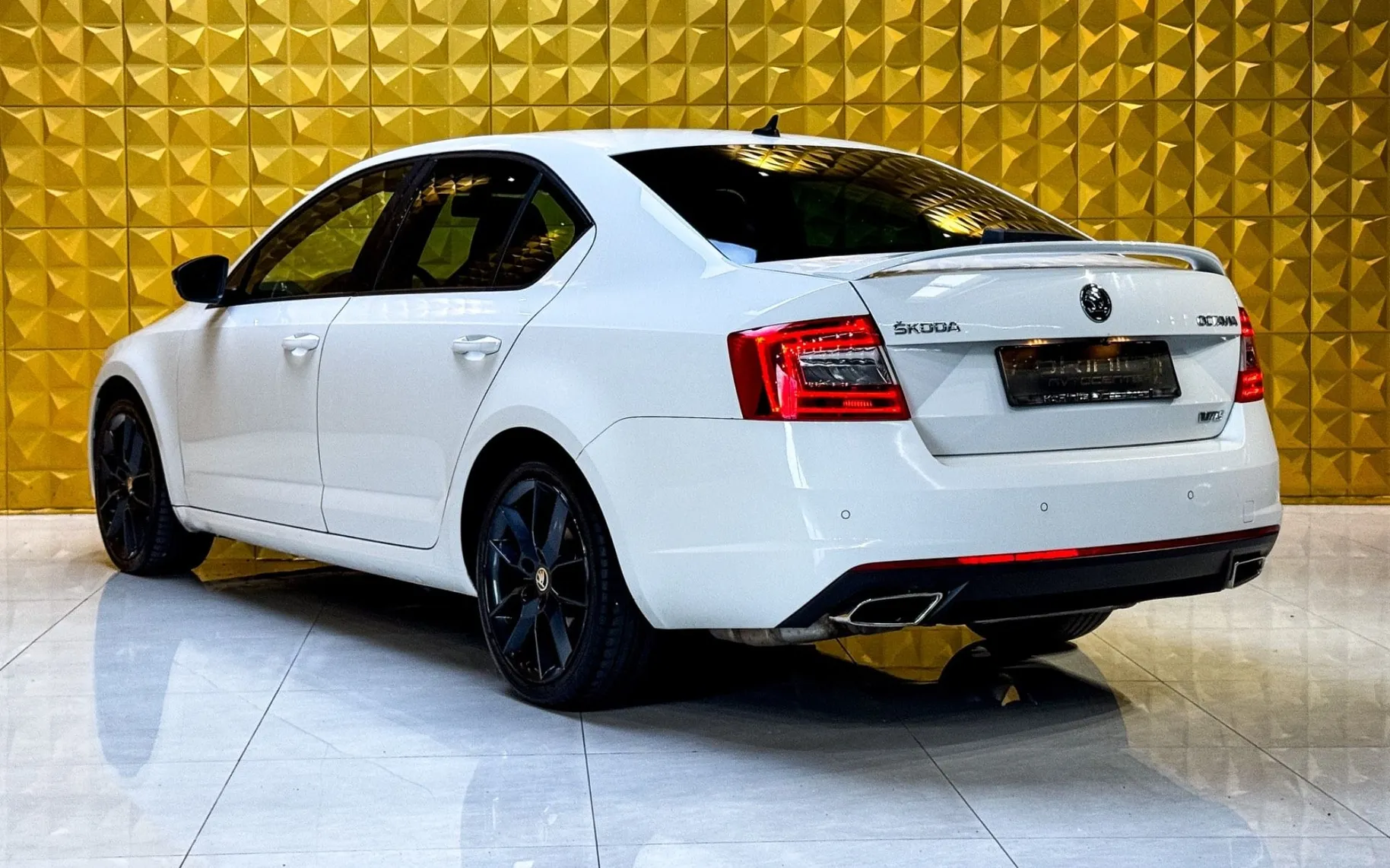 Notranja slika - Škoda Octavia - RS 2.0 TDI AUT.-KAMERA-F1-NAVI-CANTON - 9