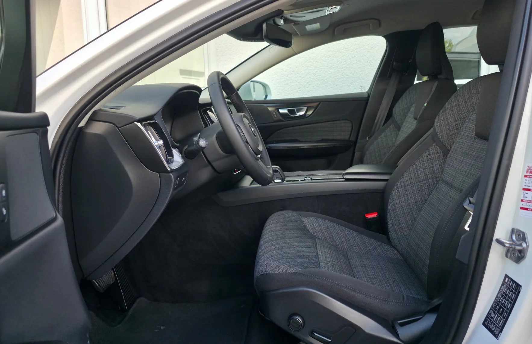 Zunanja slika - Volvo V60 - B4D Core AT FULLED•AMBIENT•ACC•VIRTUAL•KEYLESS•18 - 6