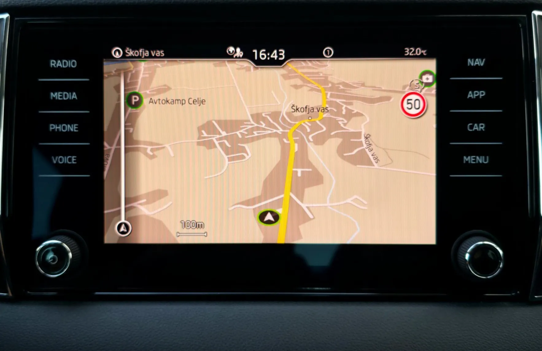 Zunanja slika - Škoda Karoq - 1.5TSI Selection DSG•ACC•KAMERA•LANE•KEYLESS•17C - 19