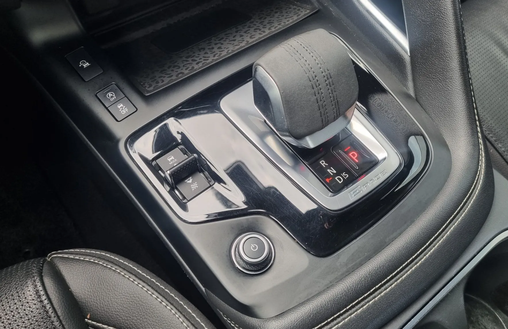 Zunanja slika - Jaguar E-PACE - 2.0 D165 MHEV R-DYNAMIC AWD - AVTOMATIK - ODLIČEN - 15