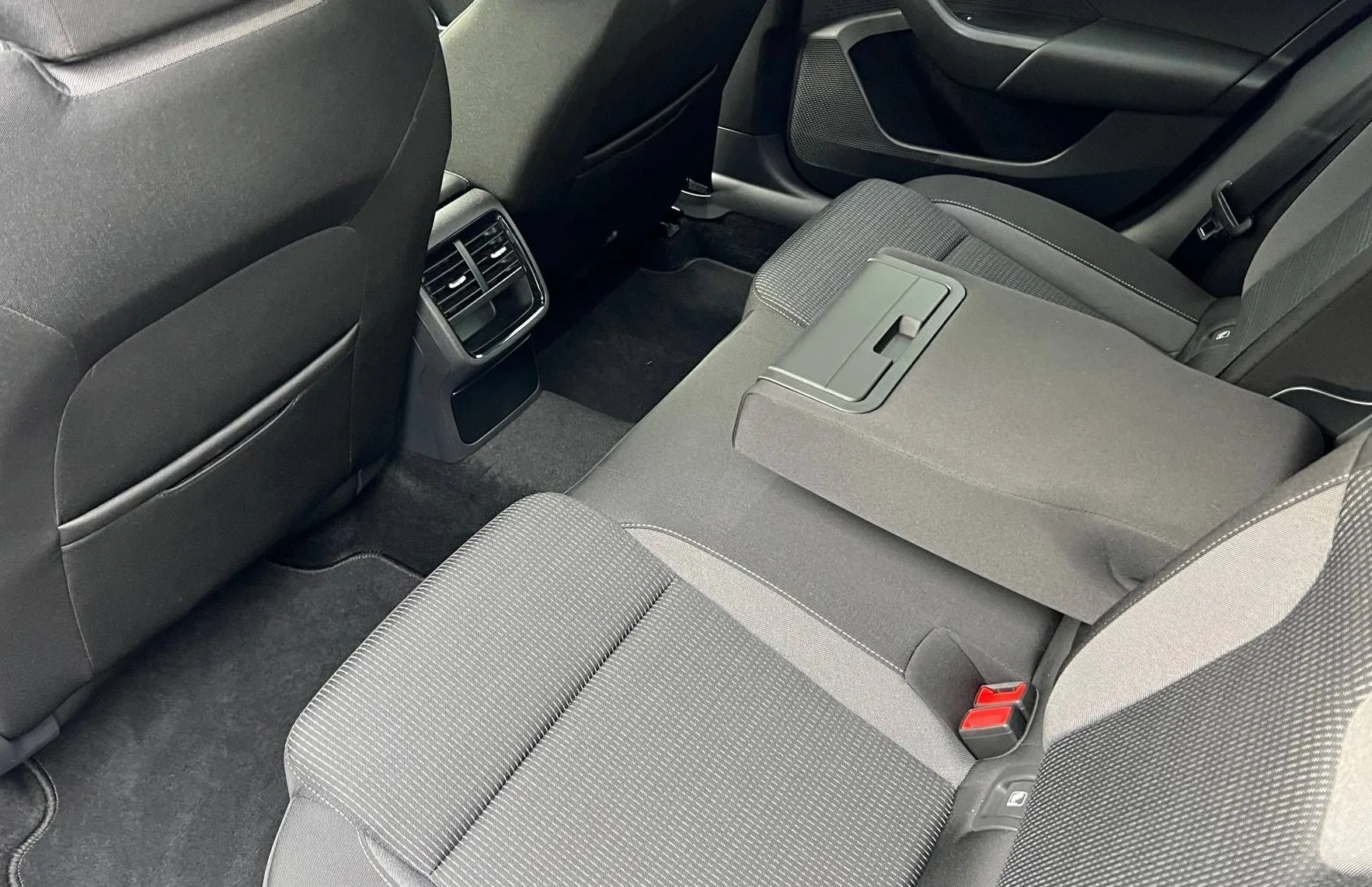 Zunanja slika - Škoda Octavia - 1.4 TSI AUT. FULL LED NAVI TEMP PDC - 11