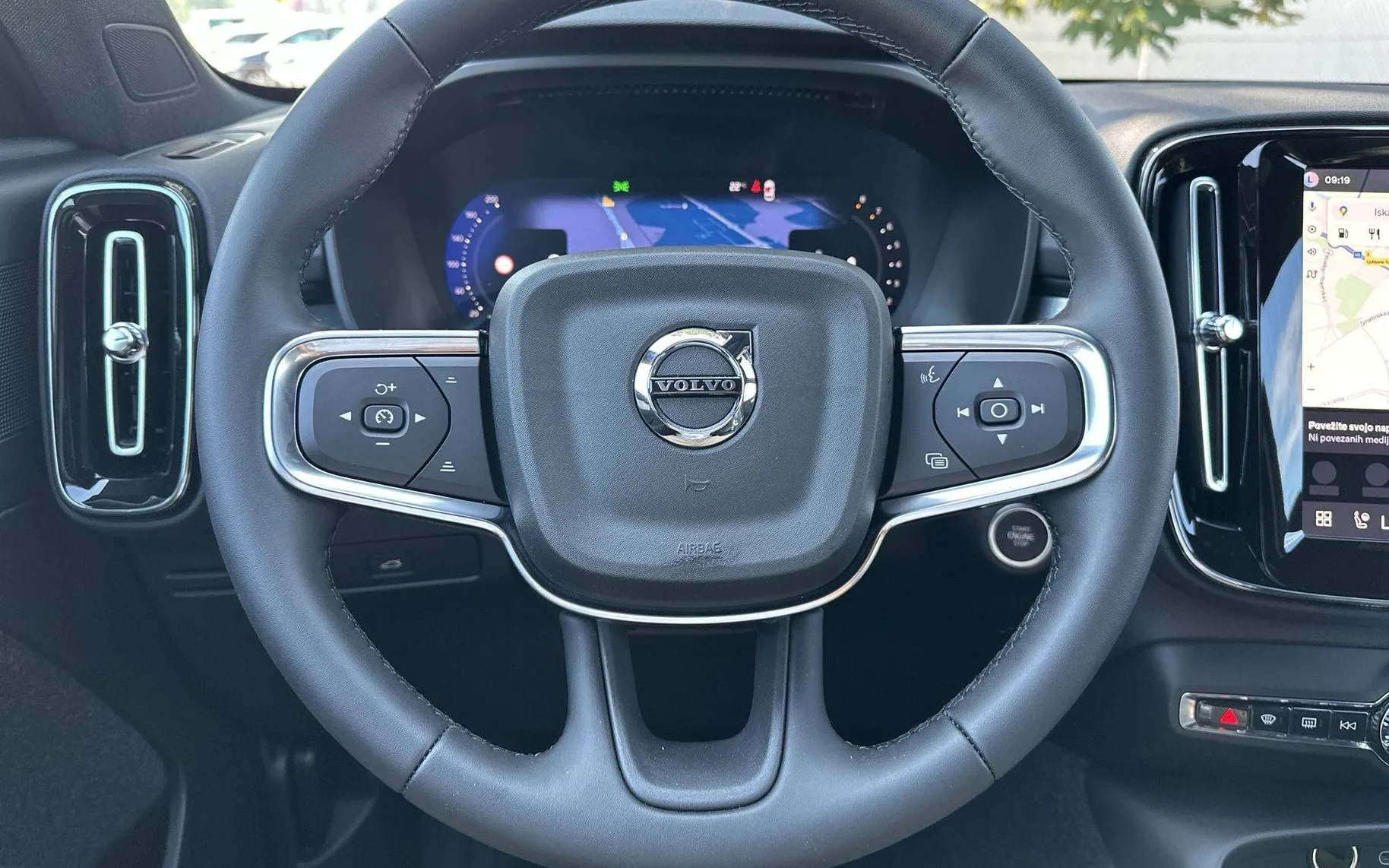 Notranja slika - Volvo XC40 - B3P Core Avt. - 14