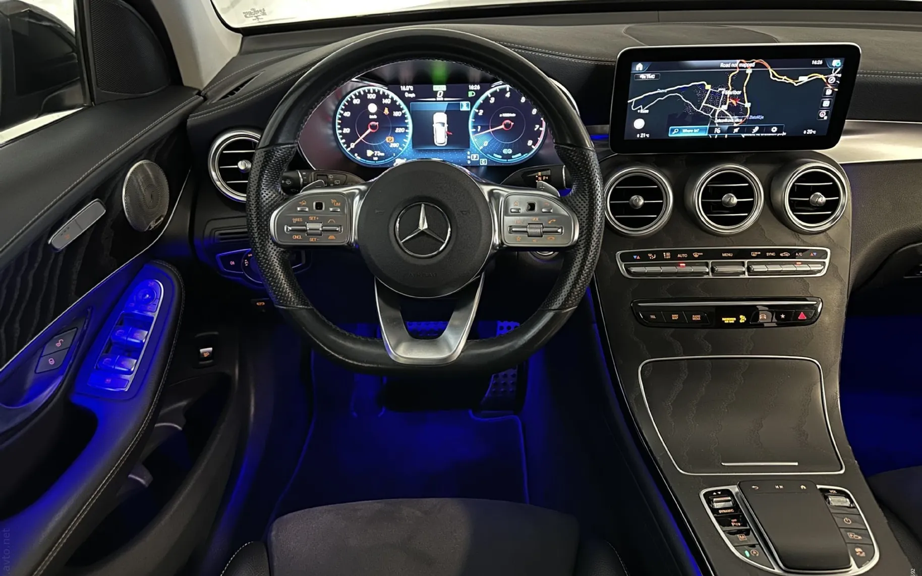 Notranja slika - Mercedes-Benz GLC-Razred - 300 4Matic |AMG|Pano|ACC|360K|Burmester|Kljuka|... - 9