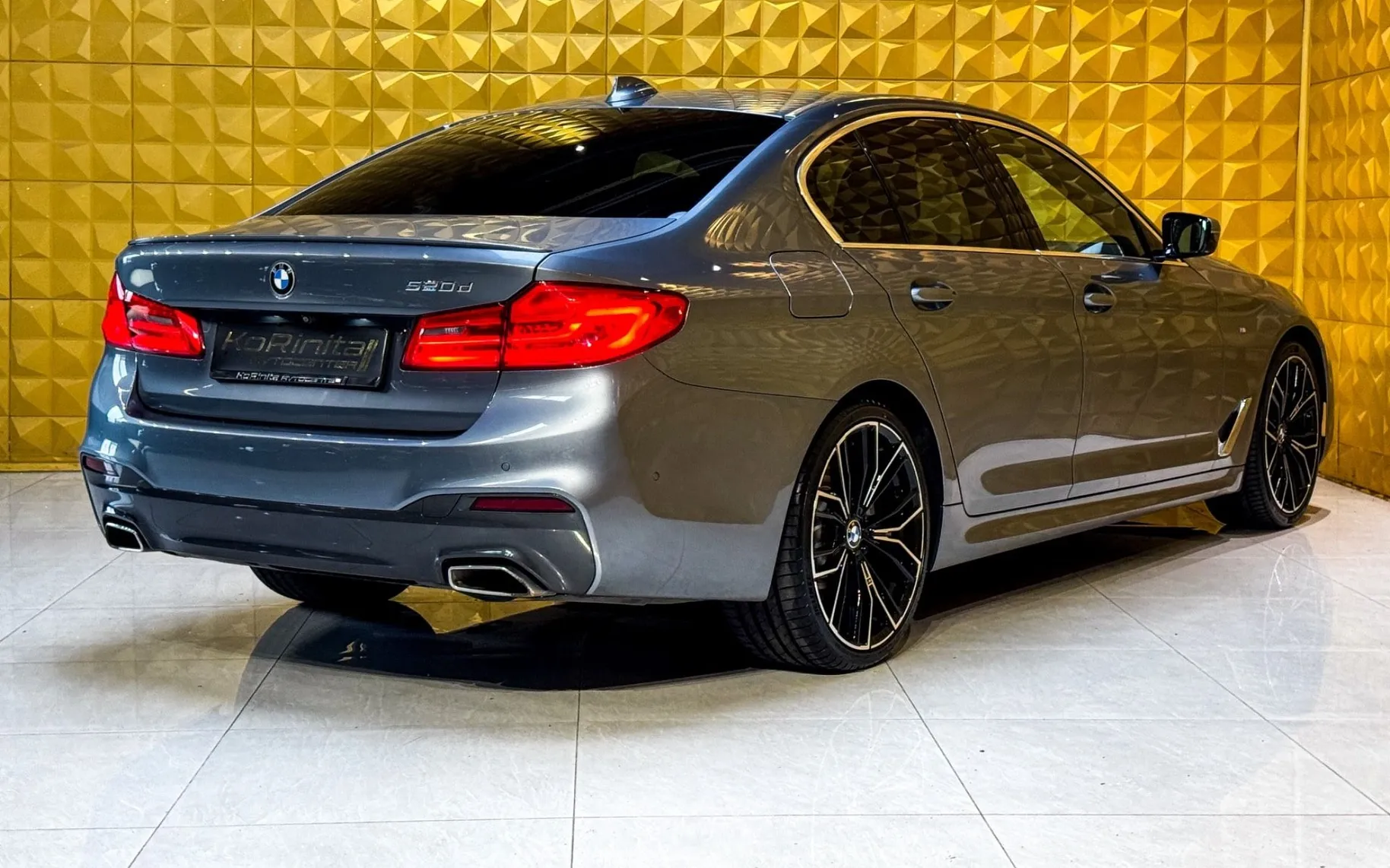 Notranja slika - BMW serija 5: - 520d AUT. M Sport-LED-VIRTUAL-GRETJE-KAMERA - 11