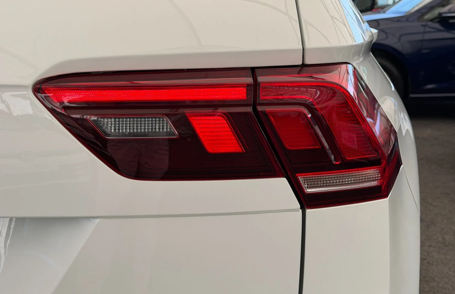 Zunanja slika - Volkswagen Tiguan - 1.5 TSI ACT BMT-SLO-1.LASTNIK-PDC-ACC-LED - 5